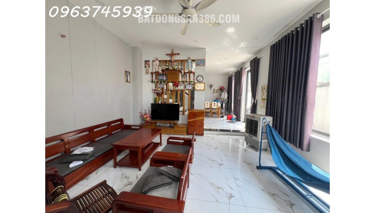 Nhà Đường số Thủ Đức 3 tầng, 130 m2 ngang 7.9 m, ô tô vào nhà, giá trị 8.45 Tỷ